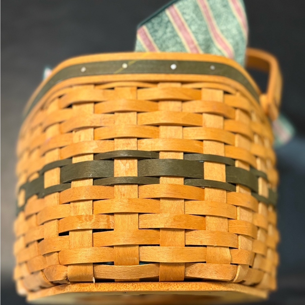 Longaberger Christmas Collection Basket 1997 Edition “Snowflake Basket” - Picture 3 of 11